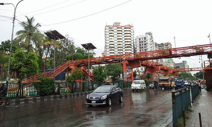 গরমে বৃষ্টিতে জনজীবনে স্বস্তি ফিরেছে কিন্ত বেড়েছে রাজধানীবাসীর ভোগান্তি   