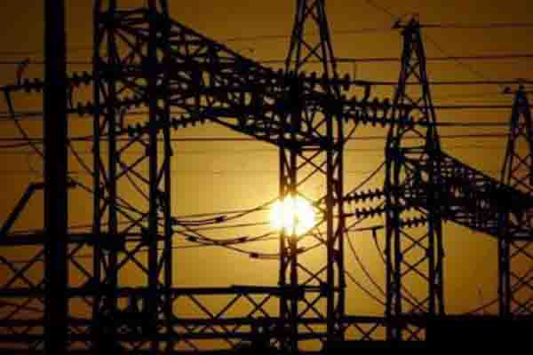 পাইকগাছায় নিরবিচ্ছিন্ন বিদ্যুৎ সরবরাহের দাবীতে নাগরিক কমিটর মানববন্ধন