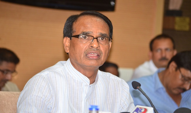 রাজ্যে শান্তি ফেরাতে অনশনে বসলেন ভারতের মধ্যপ্রদেশের মুখ্যমন্ত্রী শিবরাজ সিং চৌহান।।