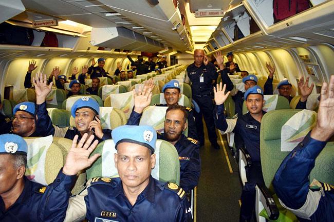 শান্তিরক্ষা মিশনে যোগ দিতে লেবাননে গেলেন বাংলাদেশ নৌ-বাহিনীর ১৩৫ সদস্য।।
