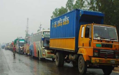 ঢাকা-টাঙ্গাইল ও চন্দ্রা-নবীনগর মহাসড়কে তীব্র যানজট।।   