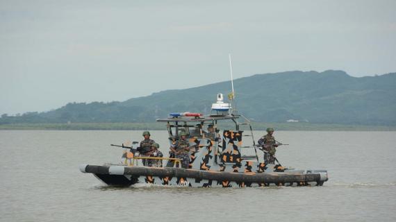টেকনাফ থেকে দুই জেলেকে ধরে নিয়ে গেছে মিয়ানমারের সীমান্তরক্ষী বাহিনী।।   