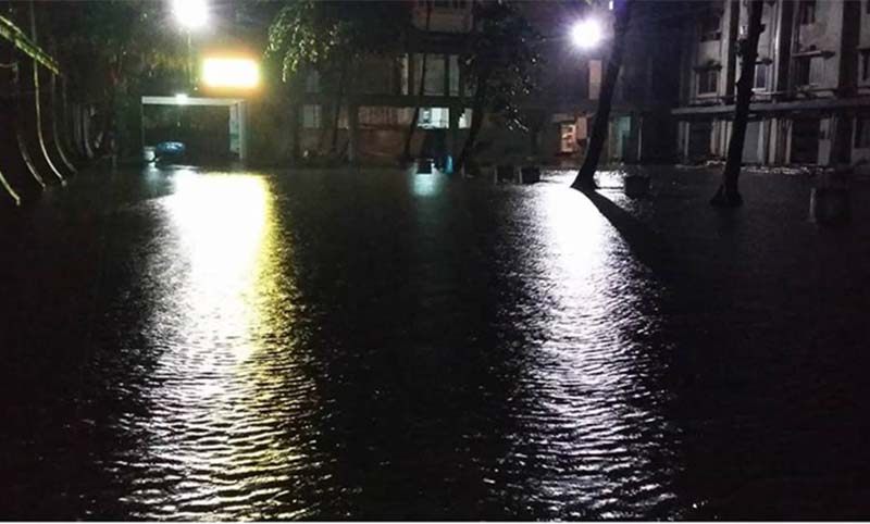 রাজধানীতে ফের ভারি বৃষ্টি,বিভিন্ন স্থানে জলাবদ্ধতায় তীব্র যানজটের সৃষ্টি।।   