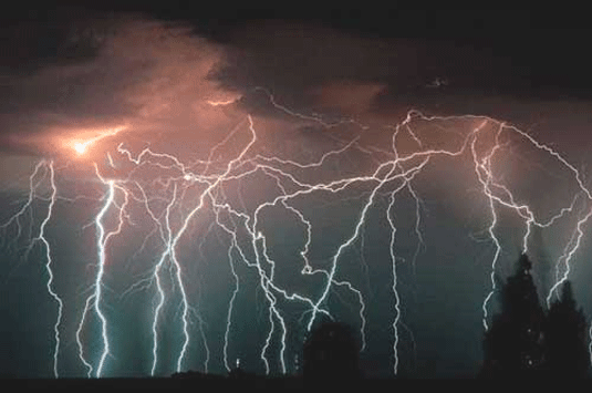 বজ্রপাতে তিন জেলায় ১০ জনের মৃত্যু।।   