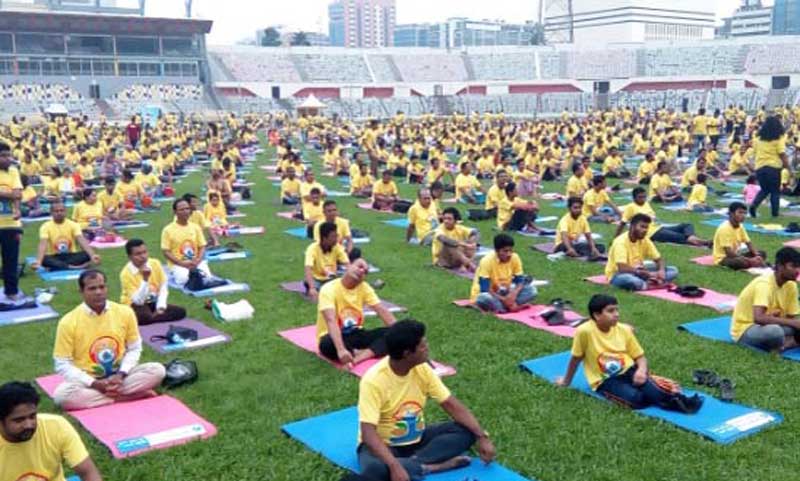 আন্তর্জাতিক যোগ দিবস উপলক্ষে বঙ্গবন্ধু জাতীয় স্টেডিয়ামে যোগাসন শুরু।।   