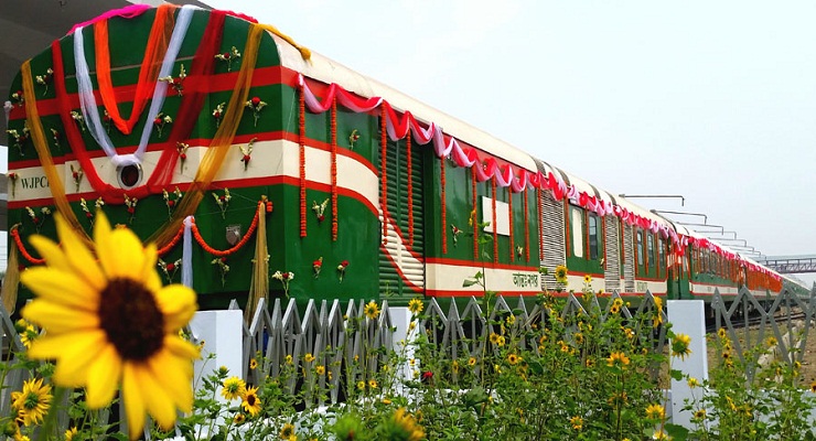 যাত্রীদের ভোগান্তি কমাতে ঢাকা-রাজশাহী রুটে বৃহস্পতিবার থেকে চলবে 'ঈদ স্পেশাল' ট্রেন।।   