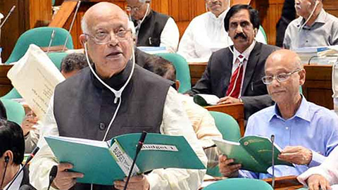 সংসদে অর্থমন্ত্রীর পাশে দাঁড়ালেন বাণিজ্যমন্ত্রী।   