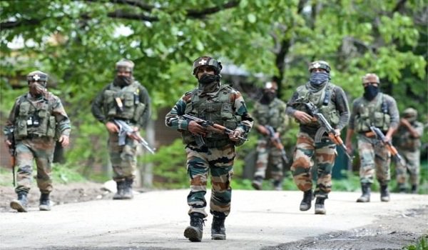 অশান্ত কাশ্মীরের শ্রীনগরে বন্দুকযুদ্ধে ২ ভারতীয় সেনা আহত।।