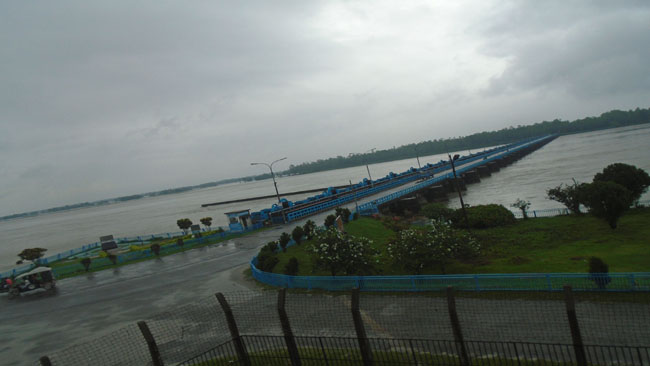 বিপদসীমার নিচে নেমেছে তিস্তার পানি।।   