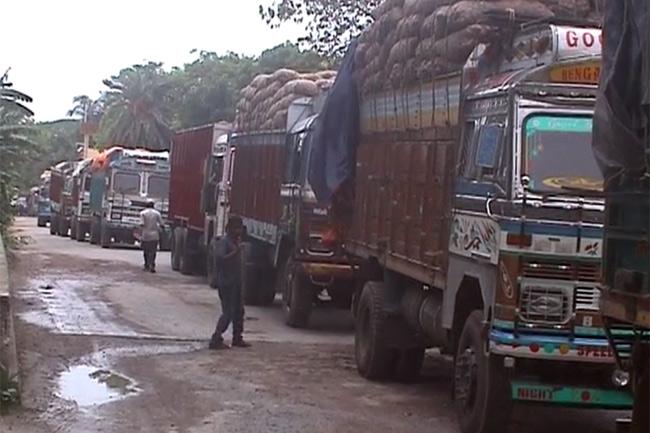 ঈদ পরবর্তী সাতক্ষীরার ভোমরা স্থলবন্দর দিয়ে আমদানি-রপ্তানি শুরু।।   