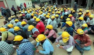 ফ্রি প্লাস ওয়ান’ পদ্ধতিতে দেশে ফেরার সুযোগ অবৈধ কর্মীদের ।