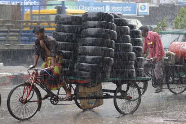 মৌসুমী বায়ুর প্রভাবে আজও ভারি বর্ষণের সম্ভাবনা।।   
