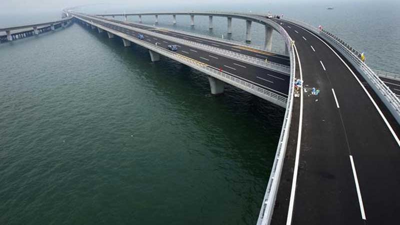 বিশ্বের দীর্ঘতম সেতুতে থাকছে বৈদ্যুতিক গাড়ি চার্জিং স্টেশন।।