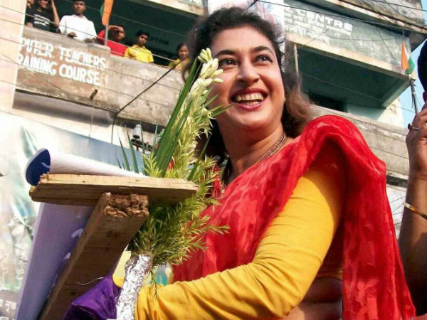 সারদা কাণ্ডে তৃণমূলের সাংসদ অভিনেত্রী শতাব্দী রায়ের বাড়িতে সিবিআই হানা ।।      