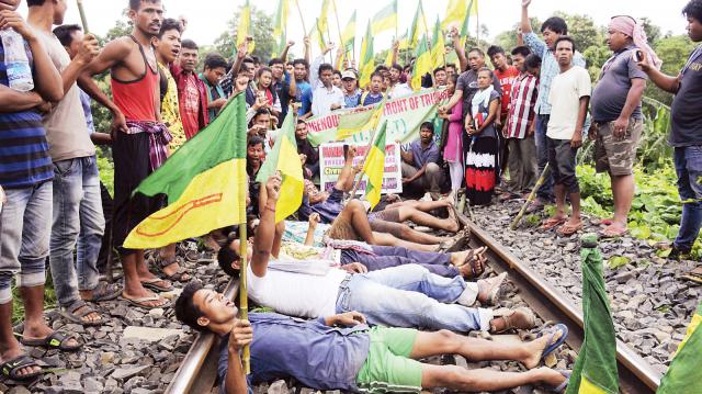 পৃথক রাজ্যের দাবিতে ত্রিপুরায় ‘অনির্দিষ্টকালের’ রেল ও সড়ক অবরোধ শুরু।।