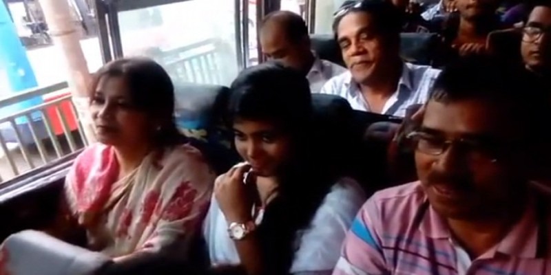 লোকাল বাসে বাড়ি ফিরলেন প্রতিমন্ত্রী তারানা হালিম ।।   