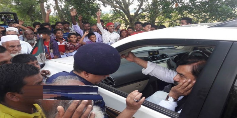 মাদারীপুরেই নৌ পরিবহনমন্ত্রী শাহজাহান খানের গাড়ি অবরোধ   