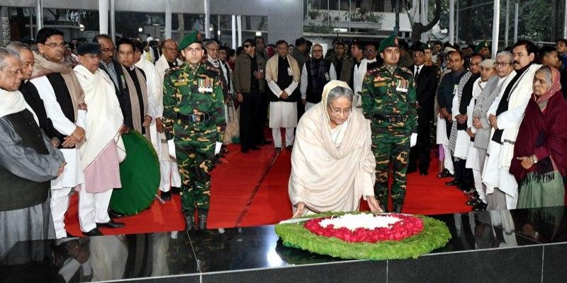 স্বদেশ প্রত্যাবর্তন দিবসে বঙ্গবন্ধুর প্রতিকৃতিতে প্রধানমন্ত্রীর শ্রদ্ধা নিবেদন॥   