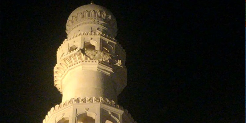 ভেঙে পড়ল ঐতিহাসিক চারমিনারের একাংশ॥   
