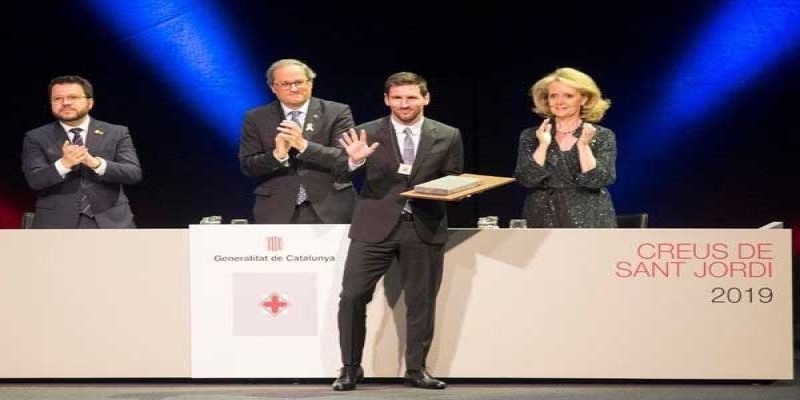 বার্সেলোনার দ্বিতীয় খেলোয়াড় হিসেবে কাতালান পুরস্কার পেলেন লিওনেল মেসি