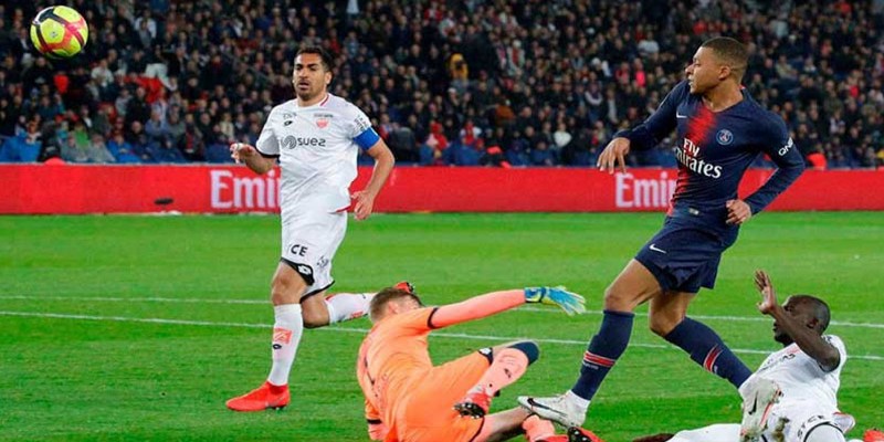 ফুটবল ॥ এমবাপের জোড়া গোলে পিএসজির জয়