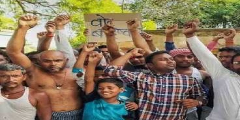 রাস্তা হয়নি, ভোট দেব না', পোস্টার লিখে গ্রামবাসীর লোকসভা ভোট বয়কট॥