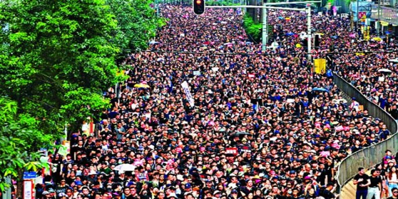 চীনপন্থী বিলের বিরুদ্ধে হংকংয়ের রাজপথে ২০ লাখ বিক্ষোভকারী॥