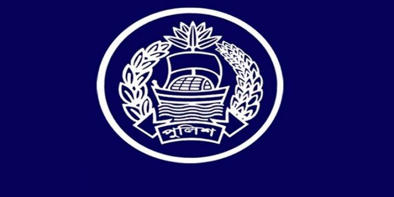 ১০৩ টাকায় চাকরি নিতে কক্সবাজারে পুলিশের মাইকিং