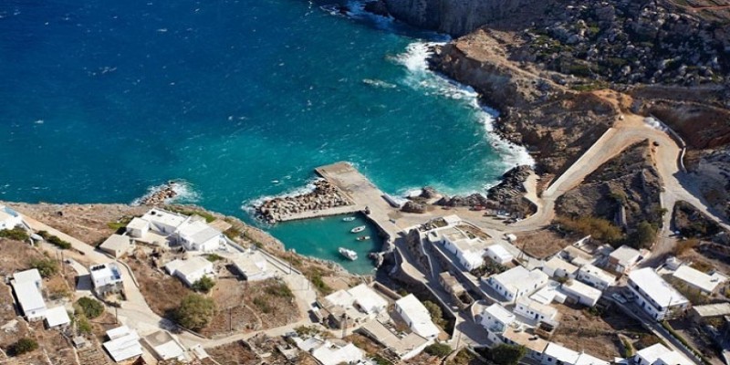 গ্রীসের এই দ্বীপটিতে পরিবার নিয়ে বাস করলে থাকা-খাওয়া ফ্রি, মাসে পাবেন ৪৮ হাজার টাকা।।