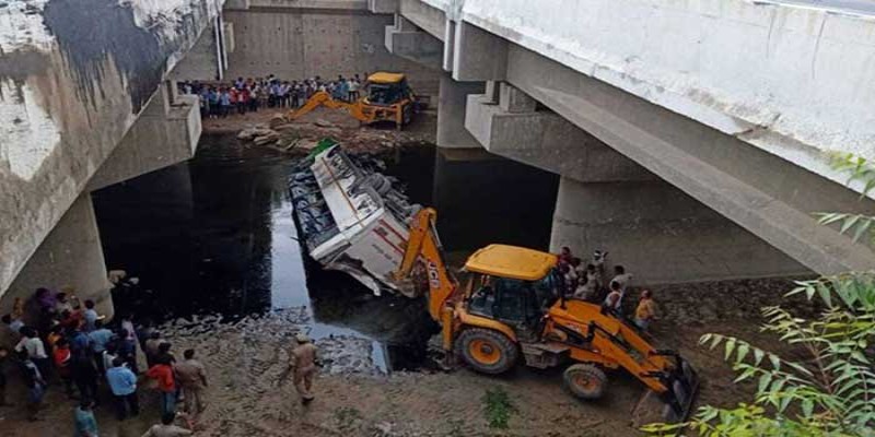 ভারতে ভয়াবহ বাস দুর্ঘটনা।।নিহত ২৯