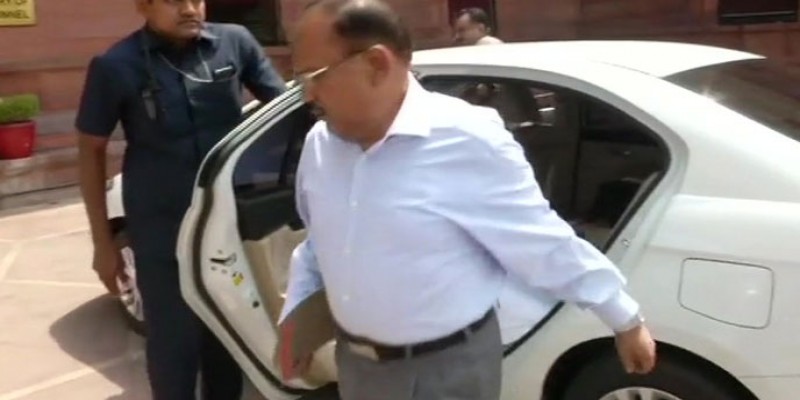 কাশ্মীর পরিস্থিতি নিয়ে গোয়েন্দাদের সঙ্গে উচ্চপর্যায়ের বৈঠক করেছেন স্বরাষ্ট্রমন্ত্রী অমিত শাহ॥   