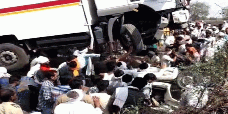 ভারতের মহারাষ্ট্রে বাস-ট্রাক সংঘর্ষ ॥ দুই চালকসহ নিহত ১৫