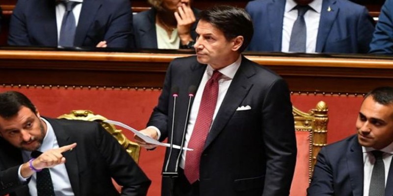 পদত্যাগের ঘোষণা দিলেন ইতালি প্রধানমন্ত্রীর।।