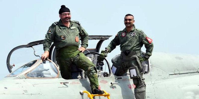 ফের খবরের শিরোনামে ভারতীয় বিমান বাহিনীর কর্মকর্তা উইং কমান্ডার অভিনন্দন॥