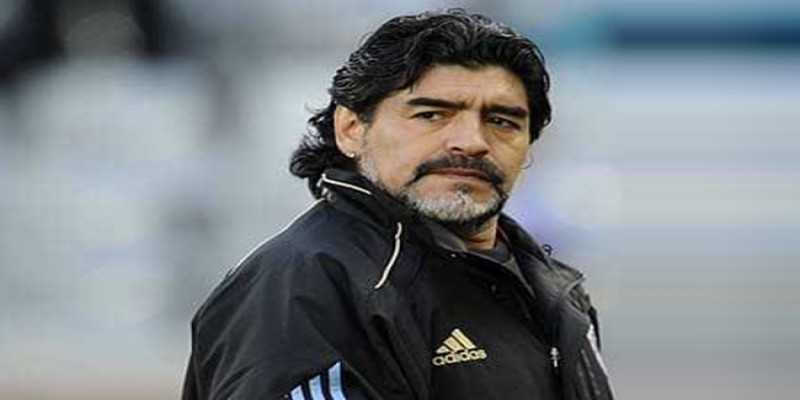কোচ হয়ে আর্জেন্টিনায় ফিরতে চান কিংবদন্তি ফুটবলার ম্যারাডোনা॥