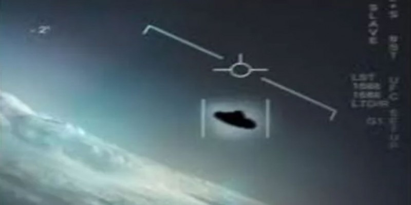 মার্কিন নৌ বাহিনীর গোপন ভিডিওতে দেখা মিলল এলিয়েন॥   