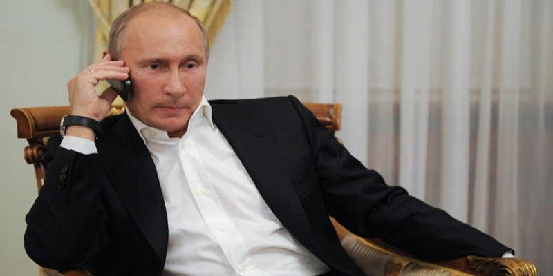 রুশ প্রেসিডেন্ট পুতিনের জন্যই বানানো হয়েছে বিশেষ ‘মোবাইল ফোন’॥