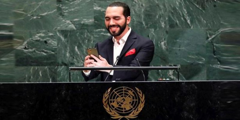 জাতিসংঘে ভাষণ দিতে গিয়ে সেলফি ।।