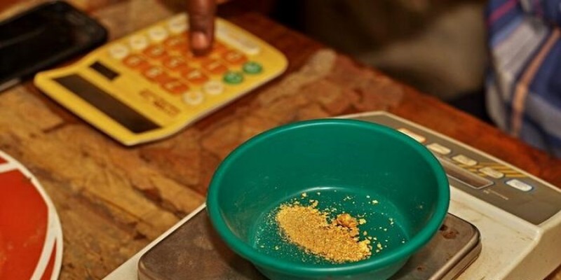 ভারতে ধুলো ঝেড়ে পাওয়া যাচ্ছে সোনা!