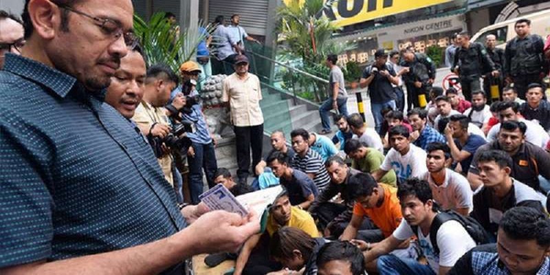 মালয়েশিয়ায় ৩৫ বাংলাদেশিসহ ১০২ বিদেশি আটক ।।