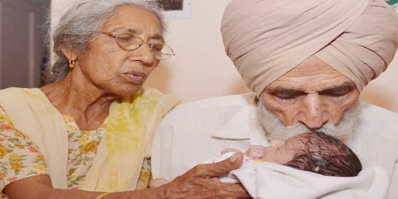 ৭৫ বছর বয়সে সন্তান জন্ম দিয়ে আলোচনায় বৃদ্ধা ।।