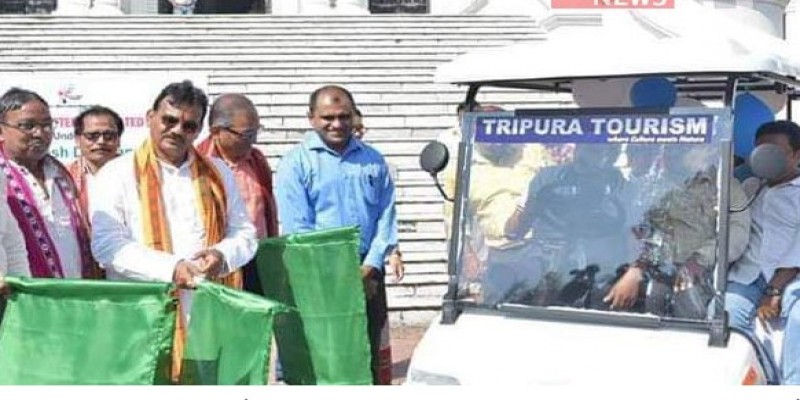 ত্রিপুরায় উজ্জ্বয়ন্ত প্রাসাদ চত্বরে চালু হলো পরিবেশ বান্ধব ইলেকট্রনিক গাড়ি॥