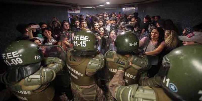 চিলিতে মেট্রোর সার্বিসের ভাড়া বৃদ্ধির প্রতিবাদে সহিংসতা॥ জরুরি অবস্থা জারি