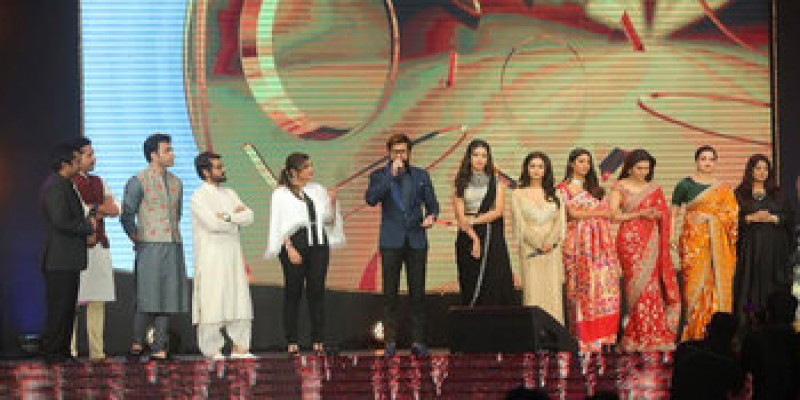 ভারত-বাংলাদেশ ফিল্ম অ্যাওয়ার্ডস পেলেন যারা ।।