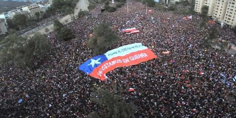 চিলিতে শান্তিপূর্ণ পদযাত্রায় ১০ লাখ মানুষ ।।