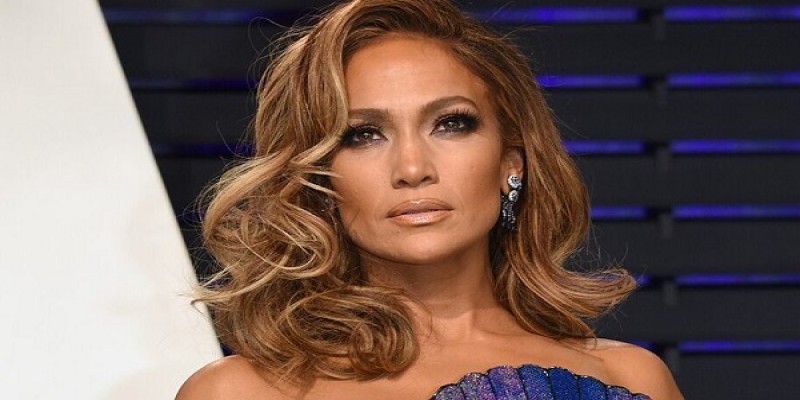 ক্ষুধার্ত শিক্ষার্থীদের পাশে দাঁড়ালেন পপ গায়িকা জেনিফার লোপেজ॥