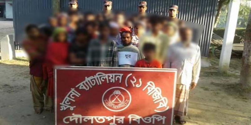 অবৈধ্যভাব ভারতে যাওয়ার পথে বেনাপোল সীমান্তে পাচারকারীসহ আটক ৫৪॥
