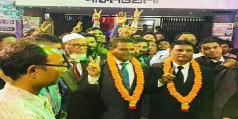 খুলনা জেলা আইনজীবী সমিতির নির্বাচনে আওয়ামী লীগ সমর্থিত প্যানেলের জয়॥   