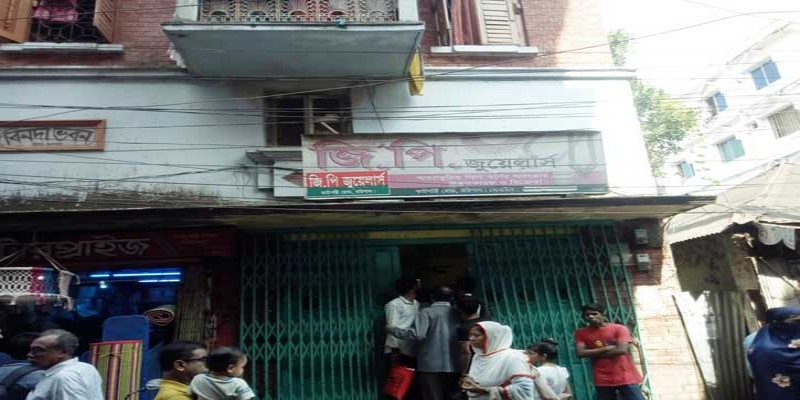 বরিশালের জুয়েলারির দোকানে রহস্যজনক চুরি॥