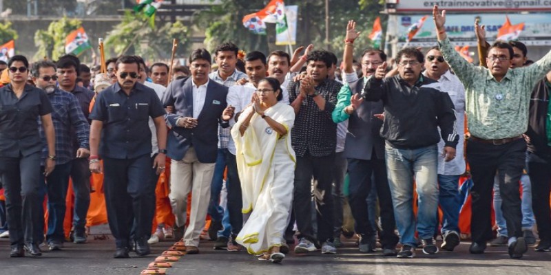 আগুন জ্বালাচ্ছেন অমিত শাহ, অভিযোগ মমতার ।।